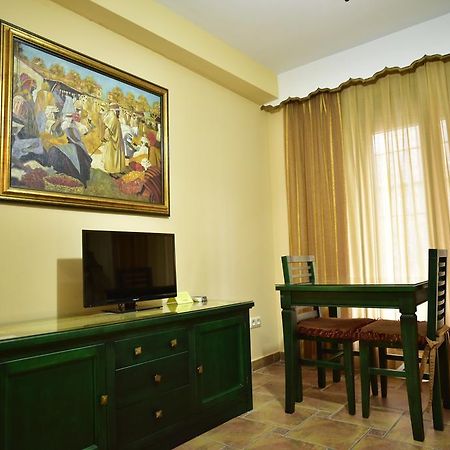 Apartamentos Turisticos Dona Maria La Brava Plasencia Luaran gambar